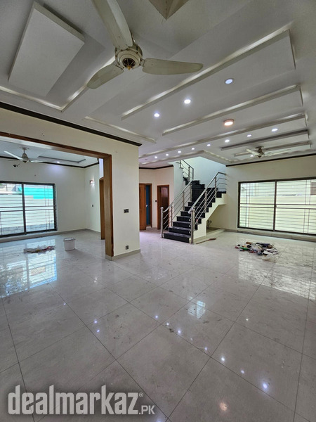 5 Marla Brand new House Bahria Town Lahore photo 1
