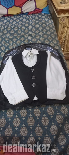 Four Piece Suit photo 2