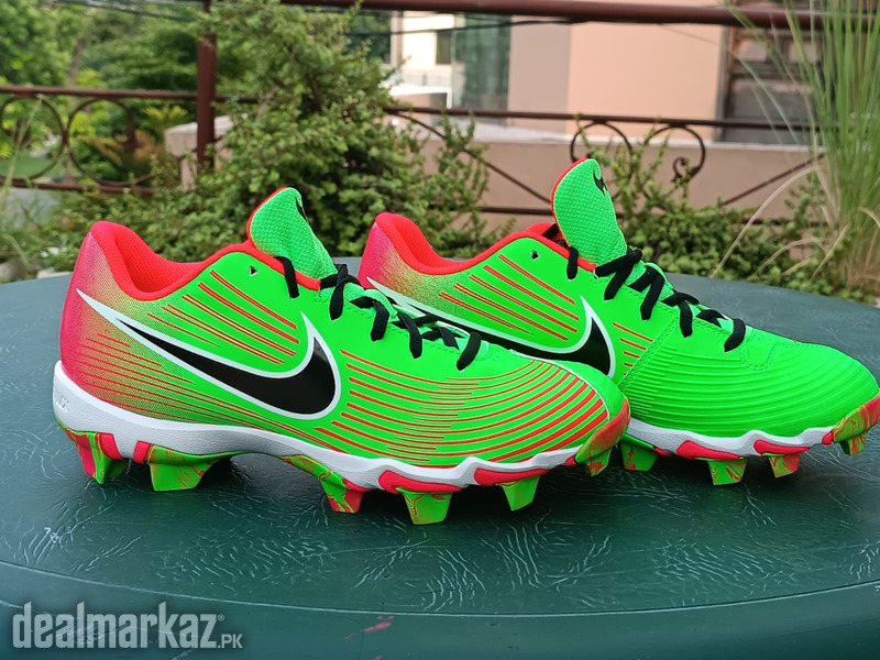 Nike FastFlex Cleats - Lightweight, Comfortable & Versatile! photo 1