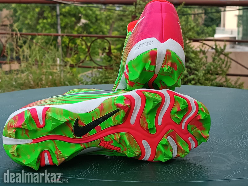 Nike FastFlex Cleats - Lightweight, Comfortable & Versatile! photo 2