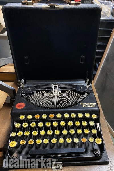 1920's Remington Portable typewriter with wooden cover case photo 1