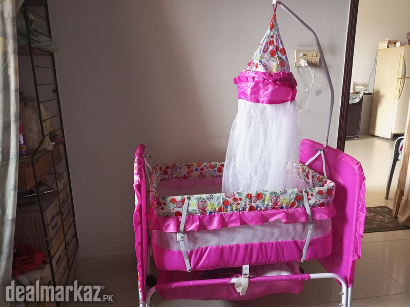 Baby swing urgently for sale photo 2