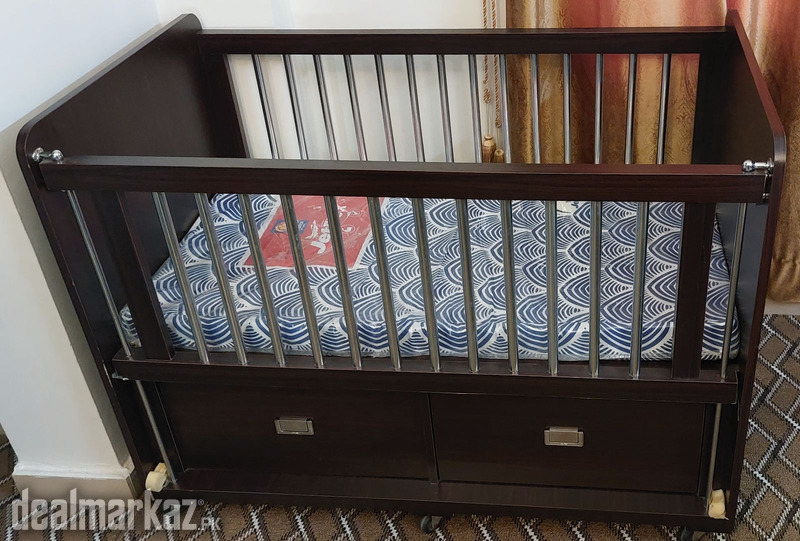 Baby Cot with Drawers and Matress