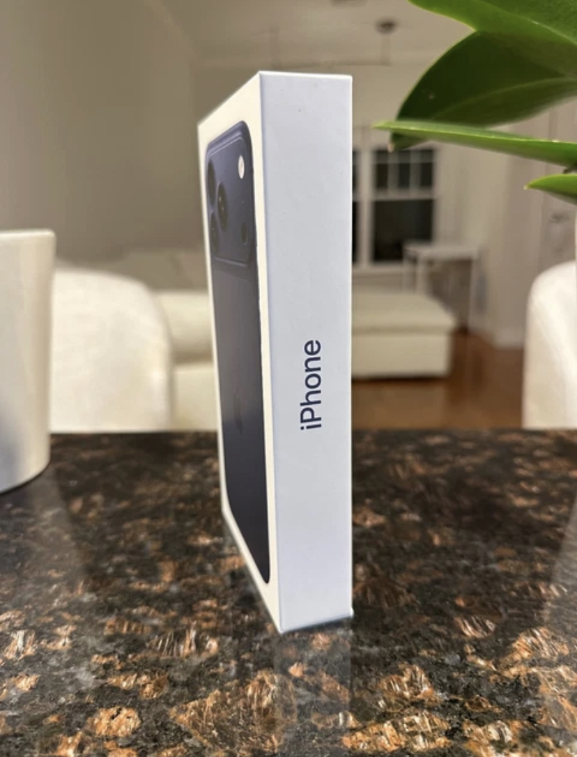 Apple Iphone 17Pro Max 512GB Sealed / Unlocked With Warranty. photo 4