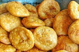 Home Base Women Cook Chayee For Kachori Kay Poray Kam Kay Lya