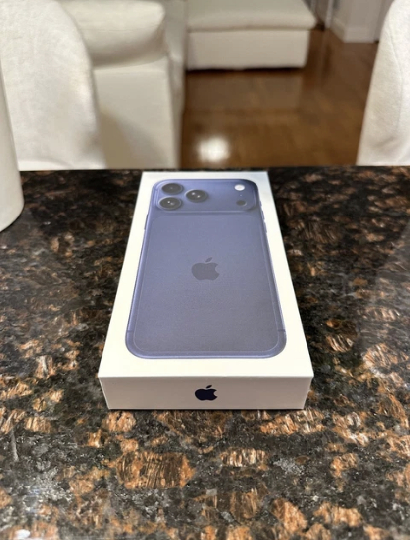 Apple Iphone 17Pro Max 512GB Sealed / Unlocked With Warranty. photo 3