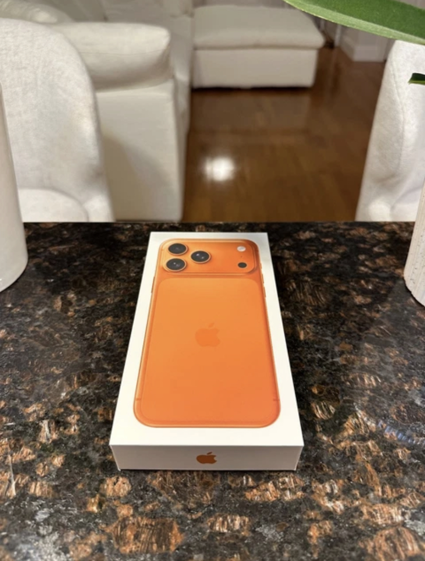 Apple Iphone 17Pro Max 512GB Sealed / Unlocked With Warranty. photo 2