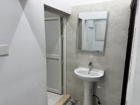 PKR 1250/month,  1 BR,  Single Room With Attached Washroom Available For Family photo 3