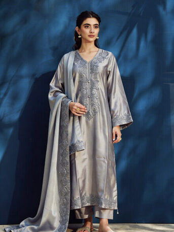 Eqraash | Unstitched, Pret, Embroidered Dresses & Bridal Wear In Pakistan photo 4